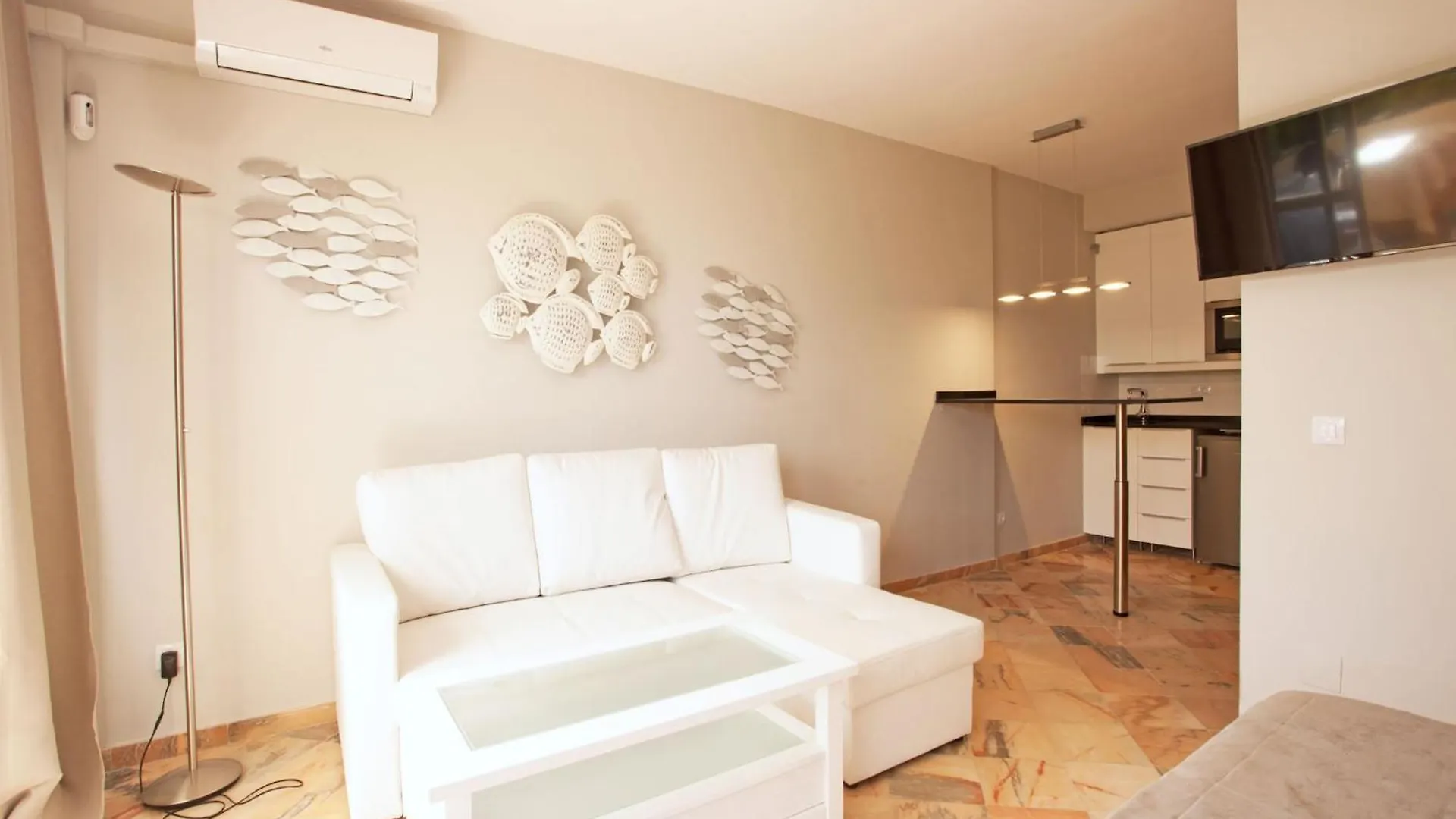 Lush Studio With View Marbella Apartment