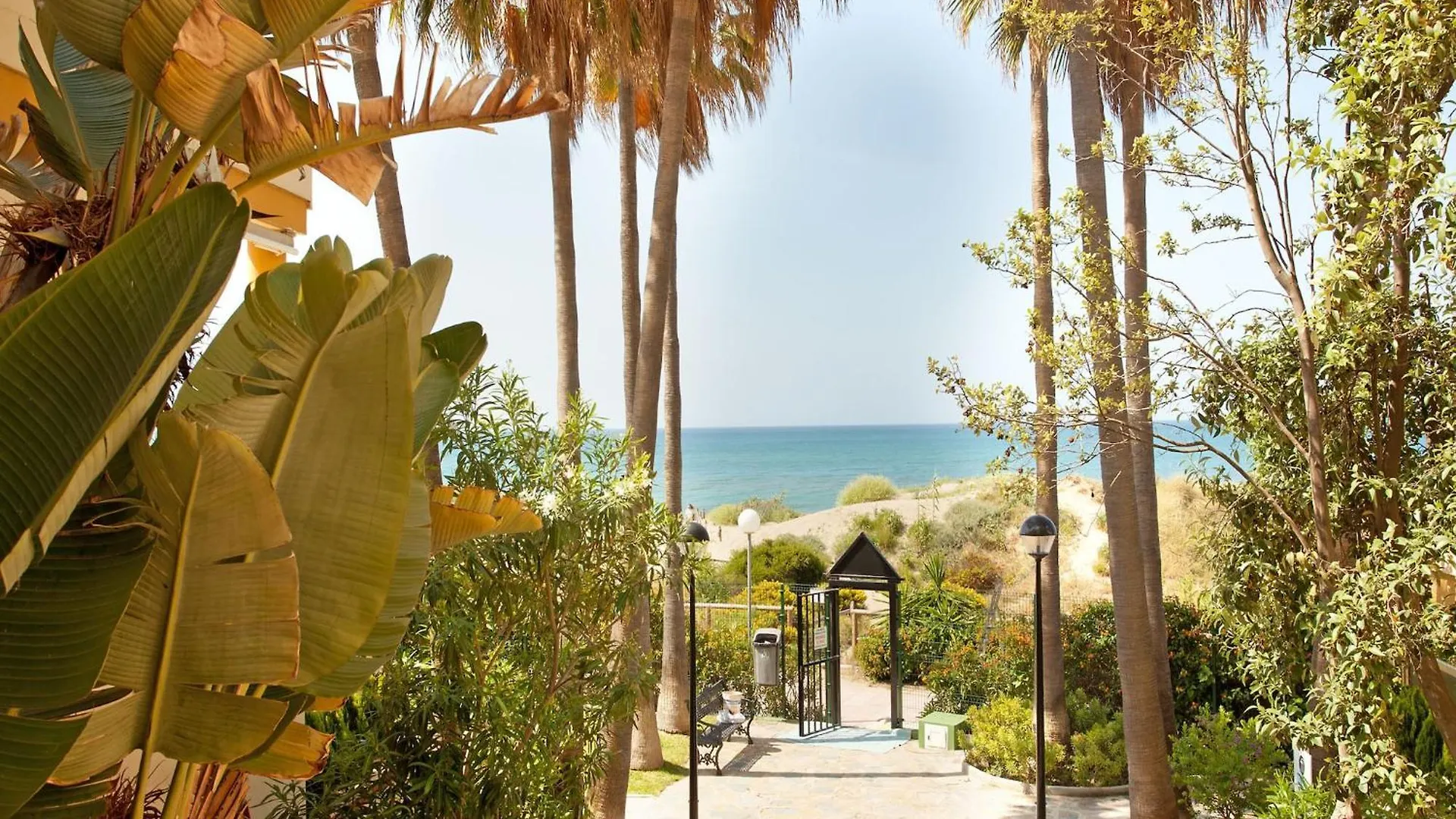 Lush Studio With View Marbella