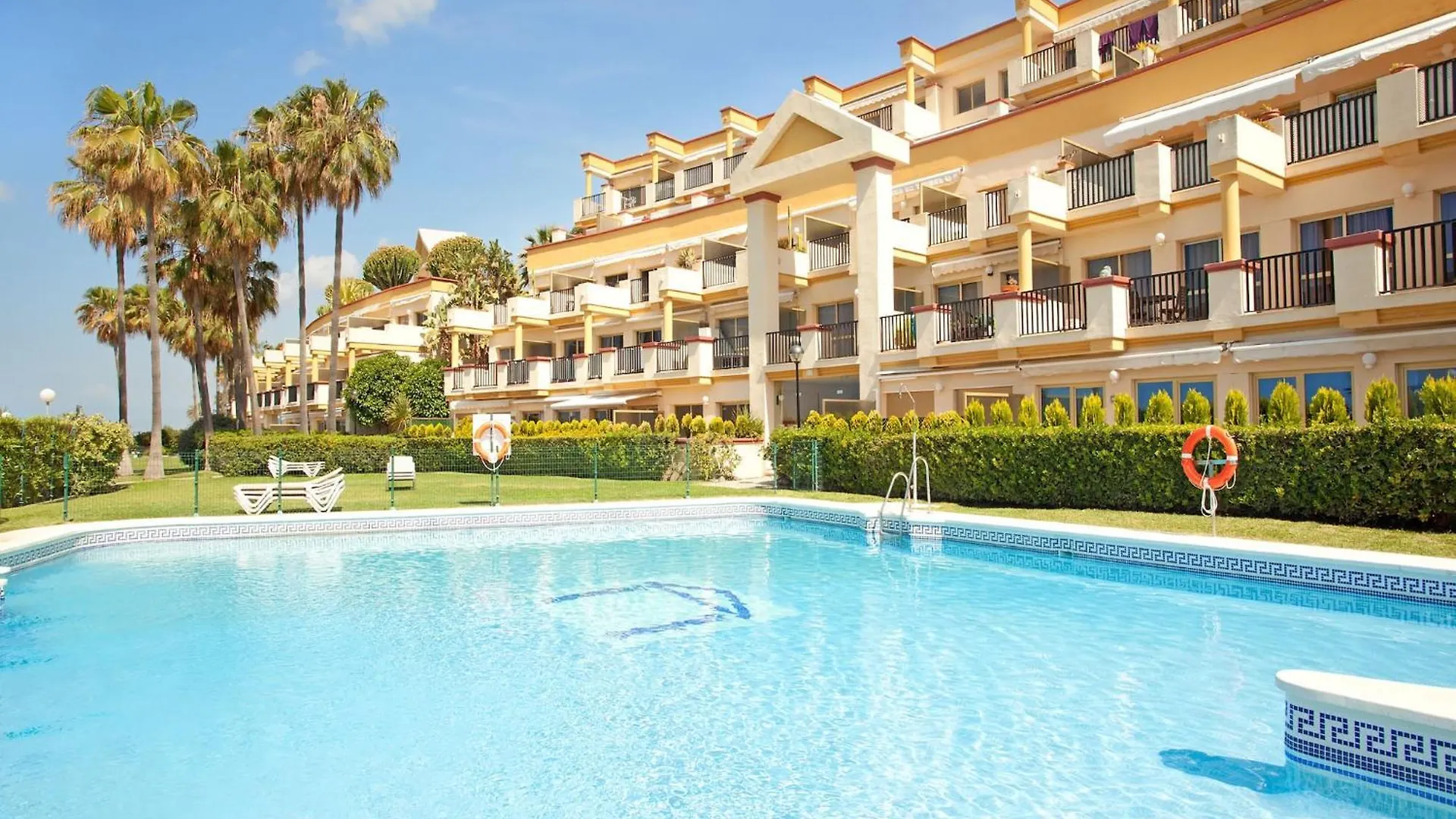 Lush Studio With View Marbella